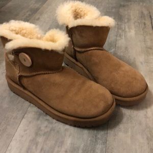 Hotwind Ugg-style boots Size 6.5